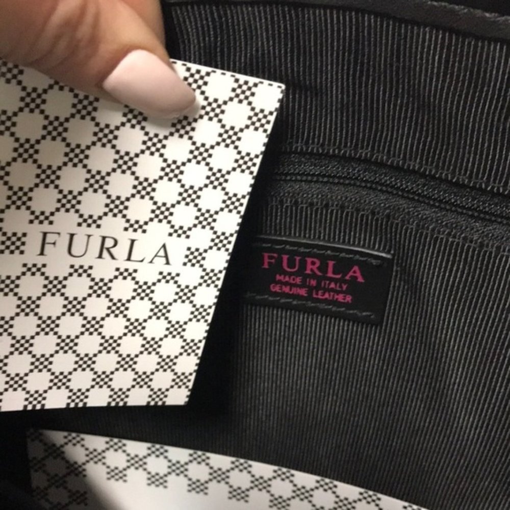 Furla Caos Quilted Leather Bucket Bag - Picture 6 of 7